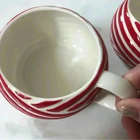 Set of 2 Starbucks  2013 candy cane stripe 12 oz mugs - Picture 3 of 11